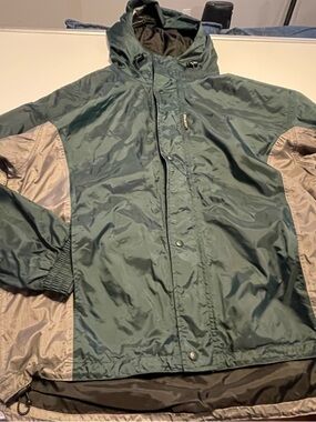 Lightweight Green Hooded Jacket with Contrast Panels
